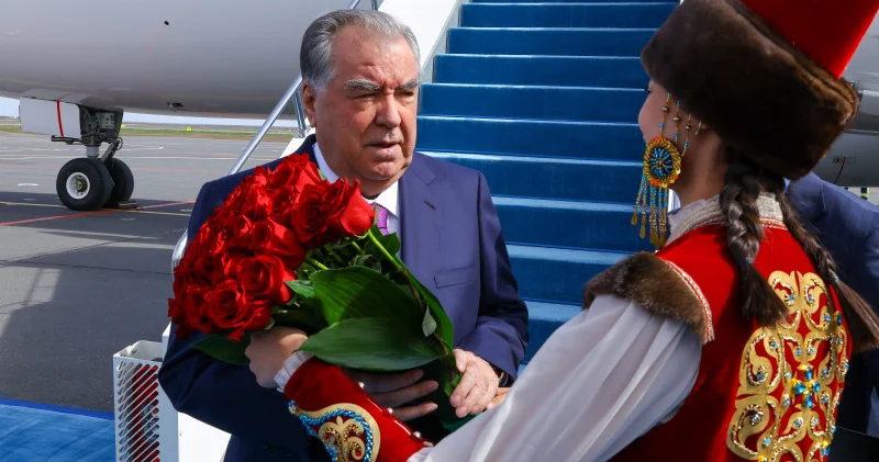 Тәжікстан Президенті Астанаға келді