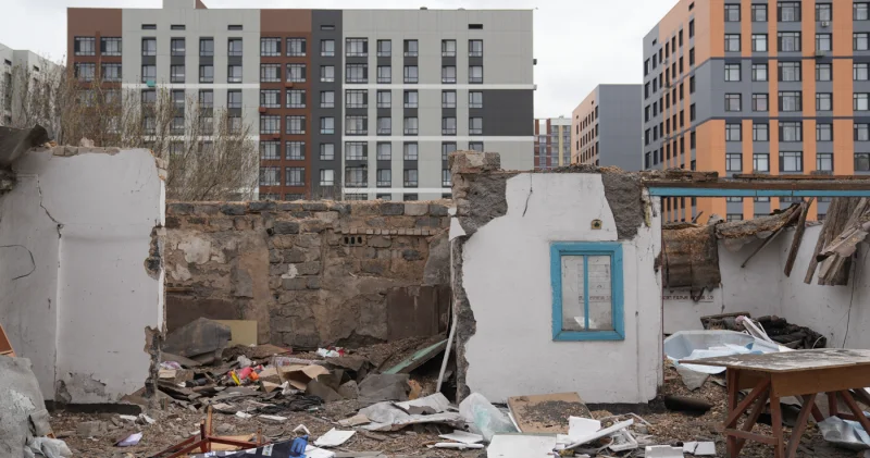 “Бұл ақшаға қаладан ештеңе сатып ала алмайсың“. Ескі Астана қалай сүріліп жатыр?