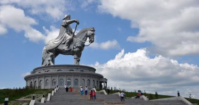 Моңғолияға көлікпен бару мүмкін болмақ: Президенттер төте жол салуға уағдаласты