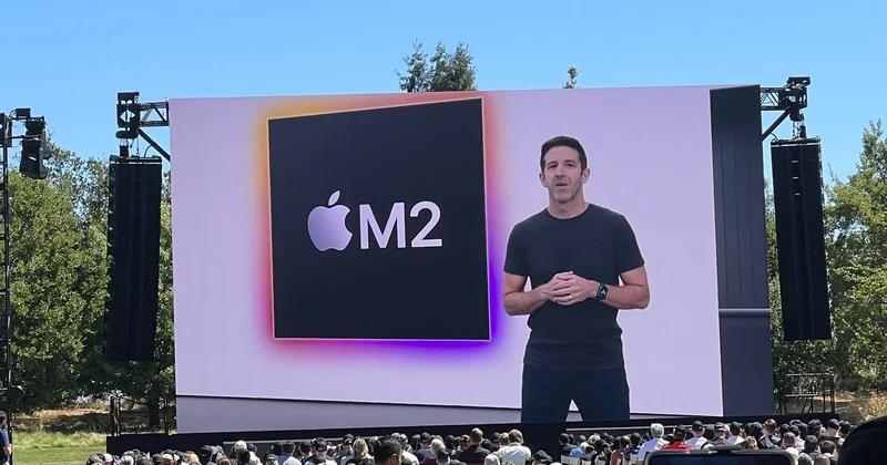 Тим Кук уходит с поста гендиректора Apple, его сменит Джон Тернус