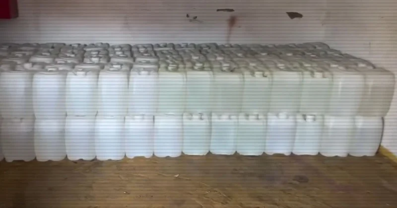 Тайник с 200 канистрами опасного вещества нашли в Астане (видео)