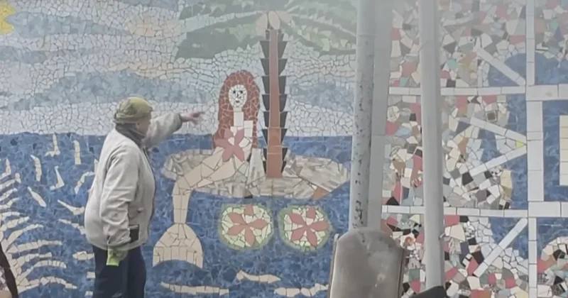 Пенсионерка из Караганды создает мозаики из старого кафеля