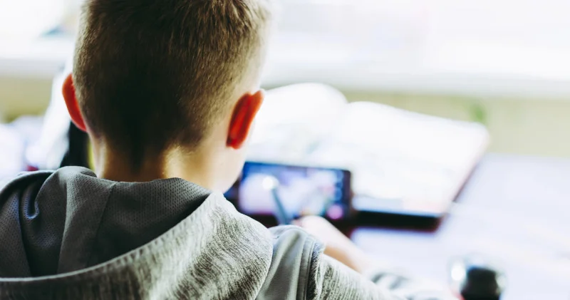 Қазақстандық мұғалімдер әлеуметтік желілерде қудалануда полиция қорлайтын видео авторларын іздестіруде