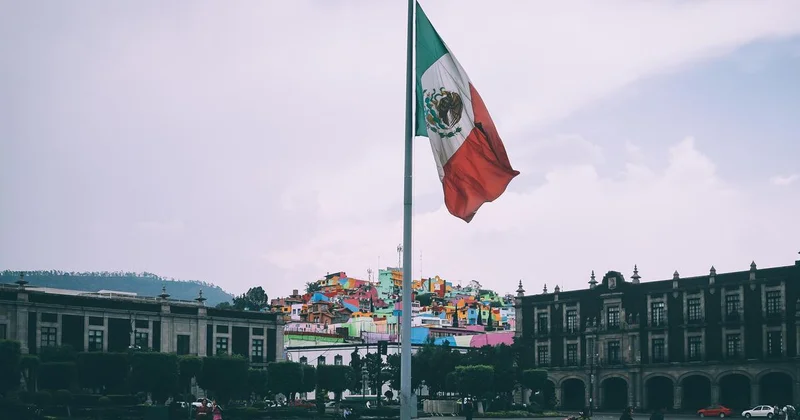 Мужчина открыл стрельбу у пирамид в Мексике: два человека погибли, четверо пострадали