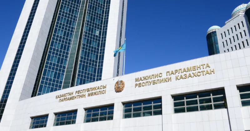 Мәжілістің жалпы отырысында қандай мәселелер қаралады?