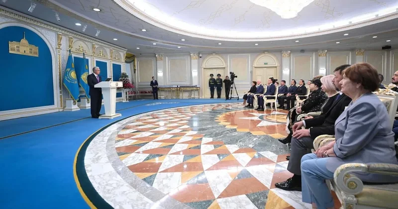 Президент Мақпал Жүнісова, Татьяна Бурмистрова және Марина Ганцеваға жоғары награда тапсырды
