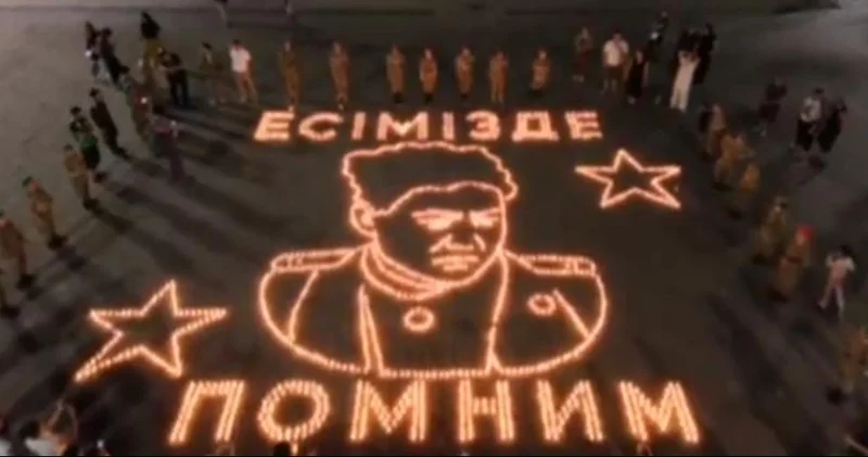 Батыр рухына құрмет: Алматыда Момышұлының бейнесі шамдардан жасалды