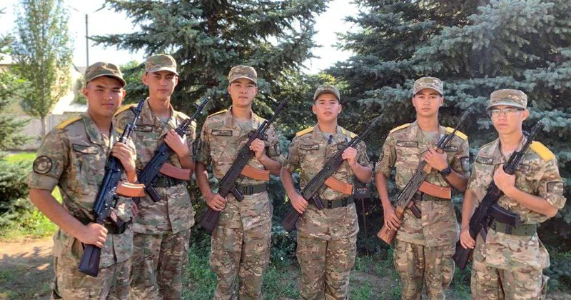 Со школьной парты в армейский строй