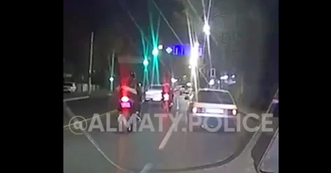 Мотоциклиста с подложными номерами задержали в Алматы