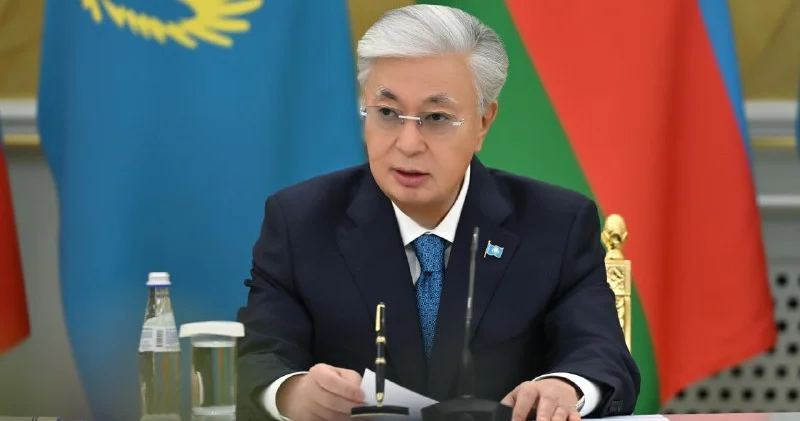 “Бұл сапарға ерекше мән беріп отырмын“. Қазақстан мен Әзербайжан президенттері брифинг өткізді