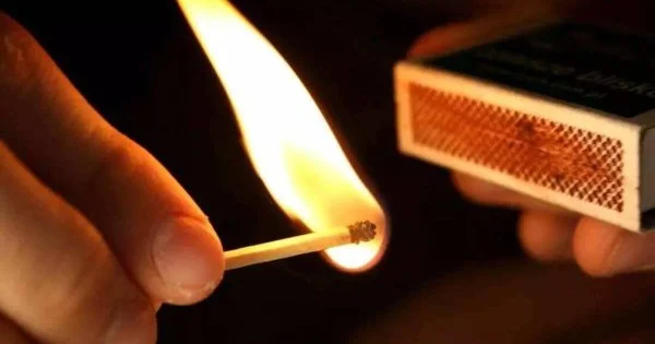 Семейде сіріңкемен ойнаған бір үйдің төрт баласы тірідей жанып кете жаздады