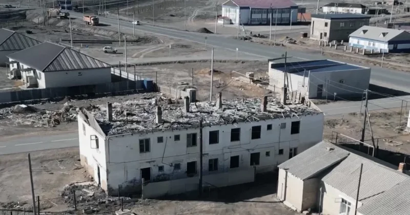 В Исатайском районе Атырауской области сносят аварийные дома