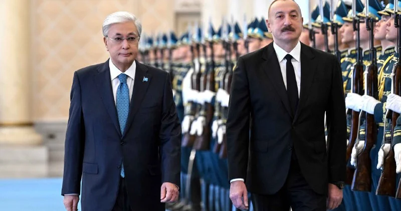 Тоқаев Ақордада Әзербайжан президентін қарсы алды (видео)