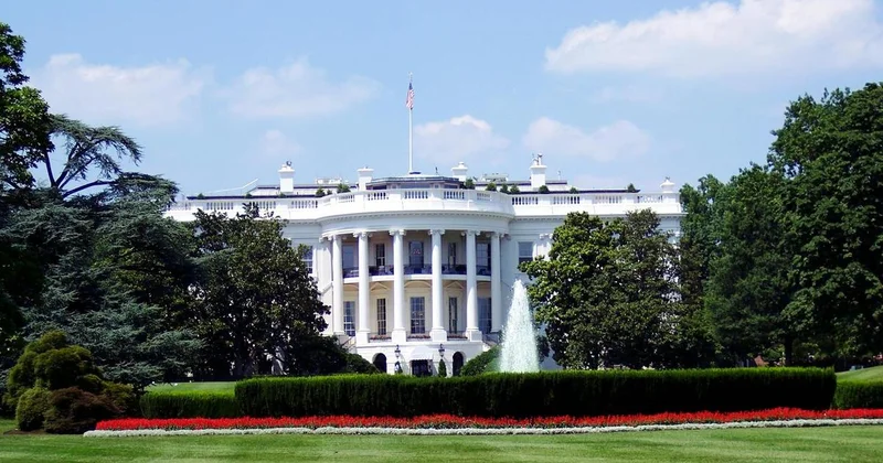 Часть Белого дома начали сносить в Вашингтоне. Трамп объяснил почему