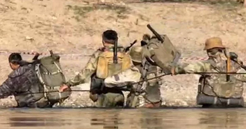 Под градом пуль: как бойцов элитного казахстанского спецназа принимали в краповые береты