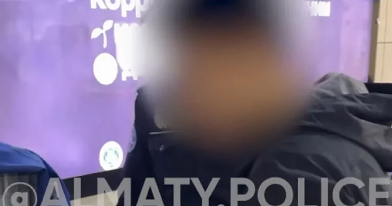 Пассажир метро Алматы привлек внимание полиции из за содержимого своей сумки (видео)
