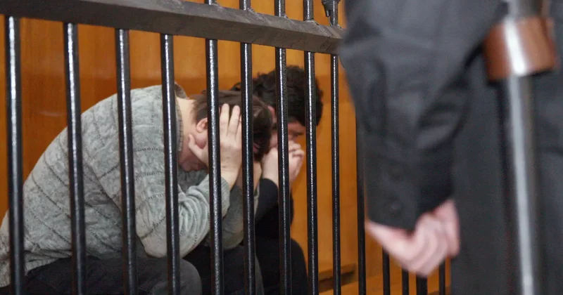 Көлігіңмен қоса өрттейміз : Шымкентте екі ер адам кәсіпкерден 10 млн теңге бопсалаған