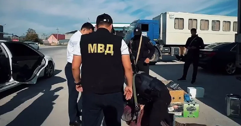 Угрожали сжечь вместе с авто и требовали 10 млн тенге: задержание провели в Шымкенте