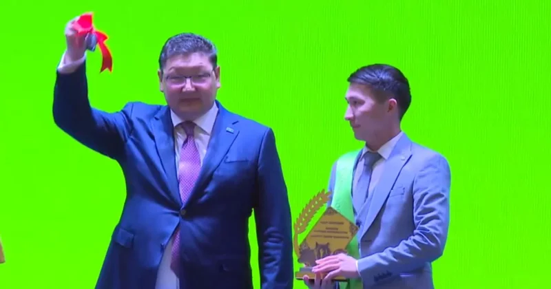 Семейде шаруаларға 10 автокөлік сыйлады