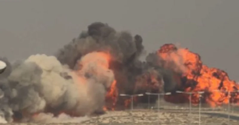 Самолет во время авиашоу в Дубае потерпел крушение на глазах зрителей и взорвался (видео)