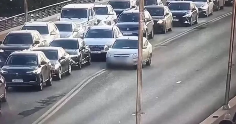 Опасный маневр таксиста привлек внимание полицейских в Астане (видео)