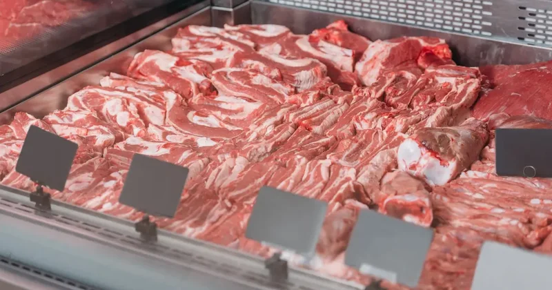 Шесть тонн мяса неизвестного происхождения изъяли полицейские на рынках Астаны