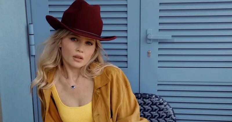 Ух жара! : звезда Орла и решки родом из Казахстана попозировала в прозрачном боди