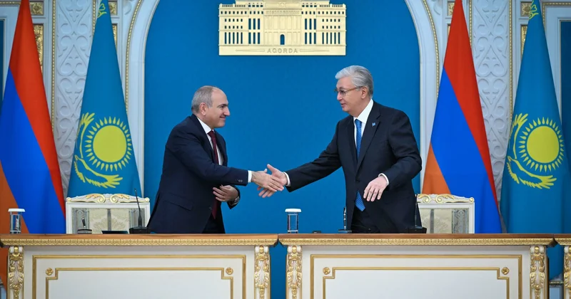 Касым Жомарт Токаев и Никол Пашинян провели брифинг для представителей СМИ