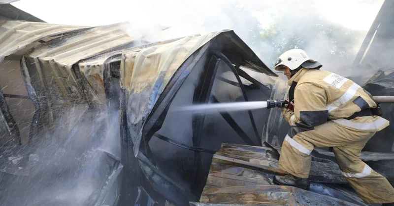 Гараж и жилой дом горели в Мангистау (видео)