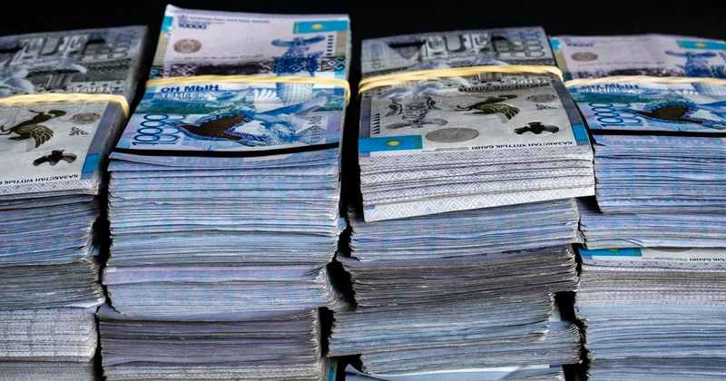 Два казахстанца на протяжении двух лет будут ежемесячно перечислять по 90 тыс. тенге