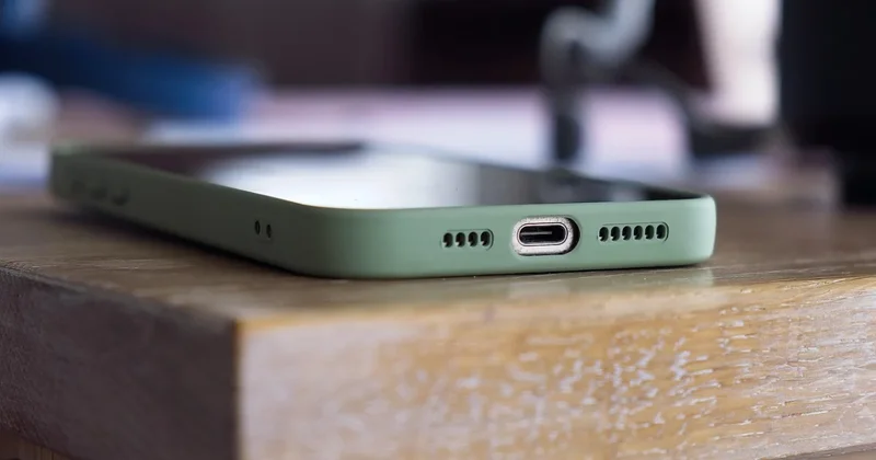 Мошенники пишут казахстанцам от имени директоров школ и заведующих детсадов