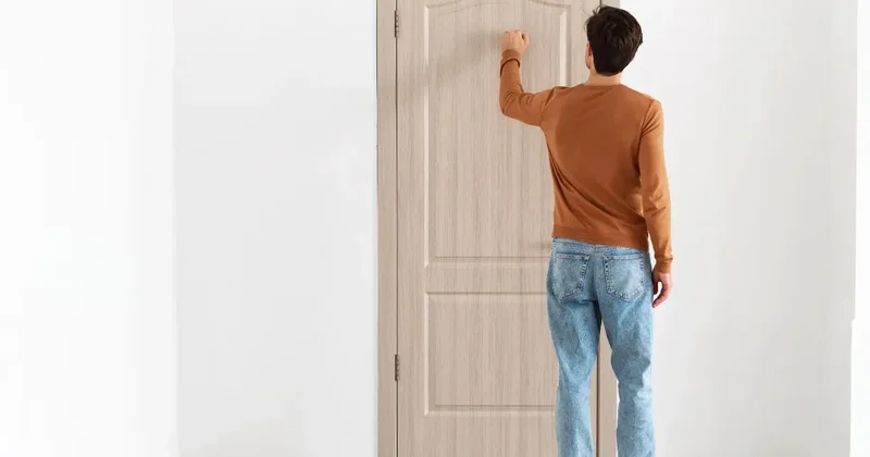 Сотрудники не ходят по квартирам и не спрашивают документы: в Минпросвете обратились к казахстанцам