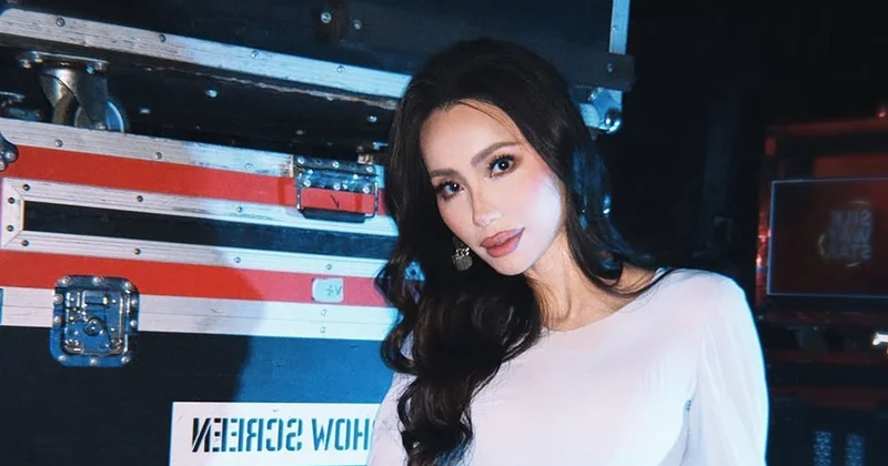 Жемчужина : Жанар Дугалова в летящем платье изумила фанатов