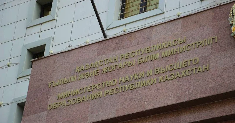 AI Sana: 100 тысяч студентов освоят алгоритмы ИИ