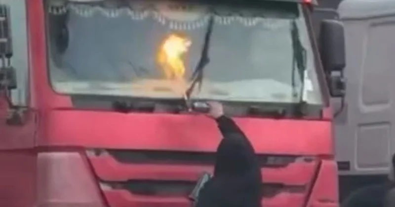 Отогревал стекло горелкой: опасный инцидент на АЗС сняли на видео казахстанцы