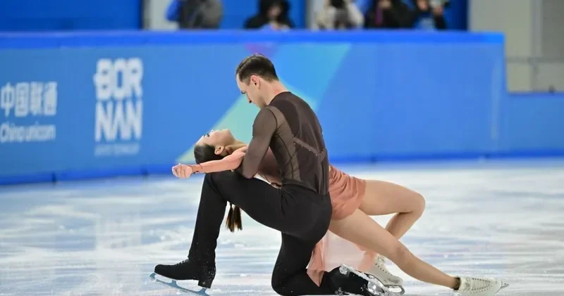 Бойсангур Датиев пен Гаухар Наурызова мәнерлеп сырғанаудан Төрт құрлық чемпионатында өнер көрсетті