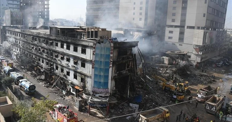 Пәкістан​да сауда орталығындағы өрттен қаза тапқандар саны 60 қа жетті