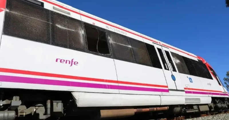 Четвёртая за неделю авария на железной дороге в Испании: поезд столкнулся с краном