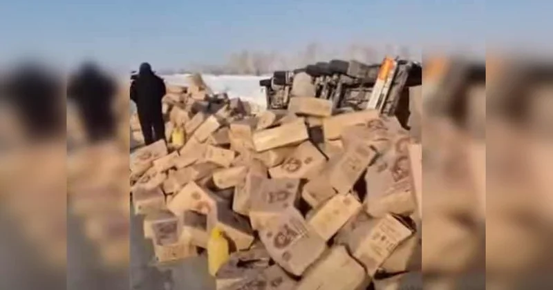 Грузовик опрокинулся в ВКО (ВИДЕО)