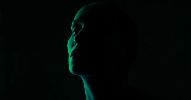 Казахстанская модель задержана на Бали за удар блогера по голове