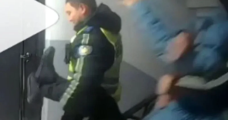 Видео с пенсионеркой, которую выносили на руках полицейские, прокомментировали в Атырау