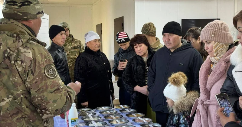 Ата аналар Бейнеу гарнизонына барып, жеке құрамның жағдайымен танысты