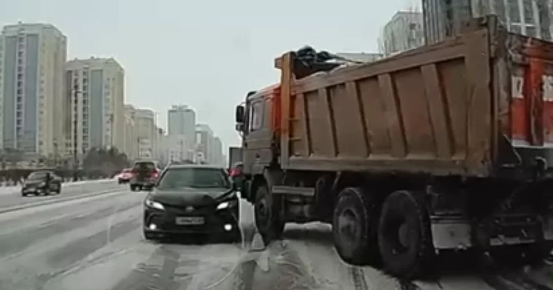 Грузовое авто столкнулось с легковушкой на левом берегу Астаны