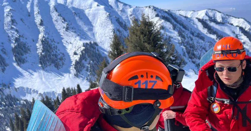 В горах Алматы сохраняется повышенный уровень лавинной опасности