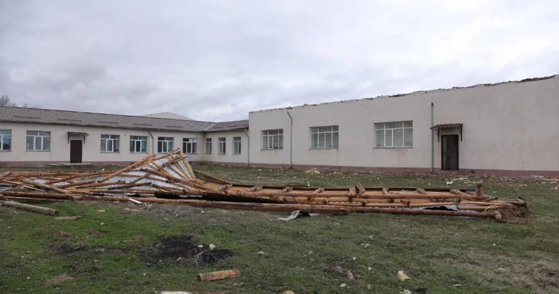 Мектептер мен үйлер зақымданды: Қазақстанның оңтүстігінде ТЖ режимі жарияланды