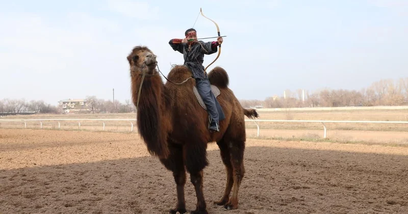 Стрельба из лука на верблюде: в Алматы установлен мировой рекорд