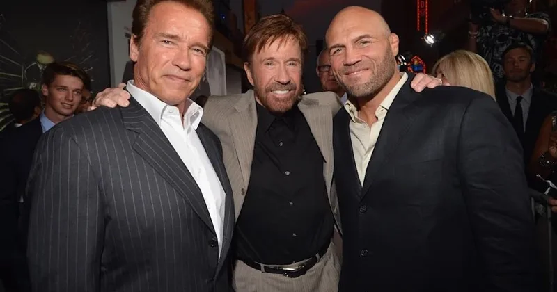 Голливуд жұлдыздары Чак Норристің қазасына көңіл айтты