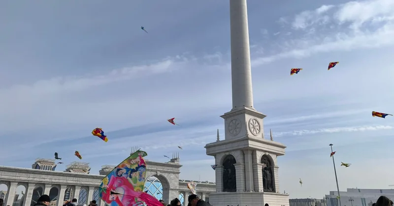 Толпы, еда и ярмарка: как в столице отмечают Наурыз