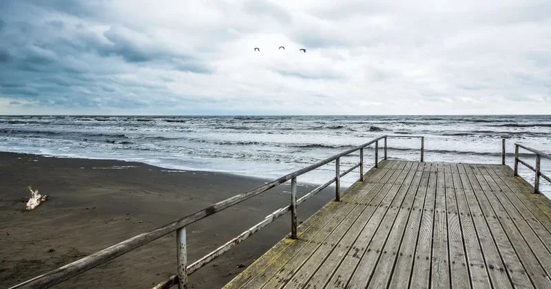 Неизвестный объект упал в Каспийское море: военные объяснили, что это было