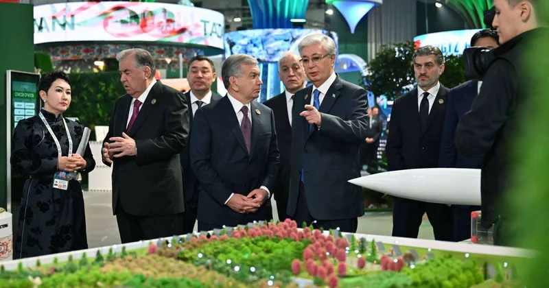 Главы государств посетили выставку Регионального экологического саммита